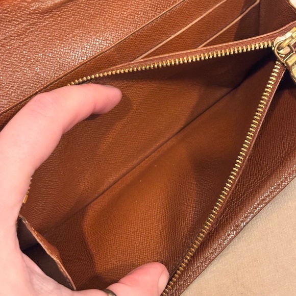 Louis Vuitton LV Sarah Brown Monogram Wallet - Picture 13 of 14